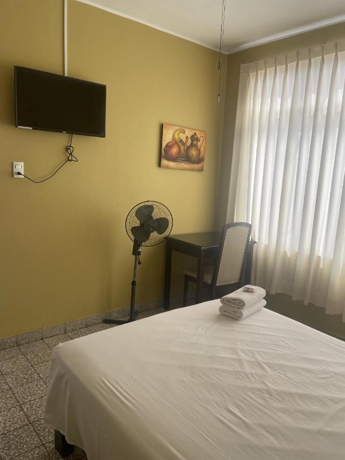 Hotel Calmelia Piura Buitenkant foto